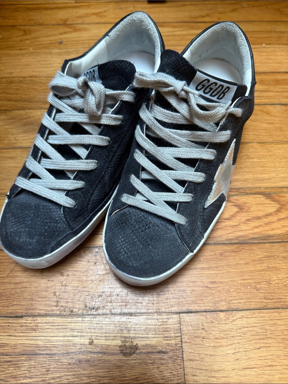 Golden Goose Black Suede Low-Top Sneakers with Gray Laces - Picture 7 of 8